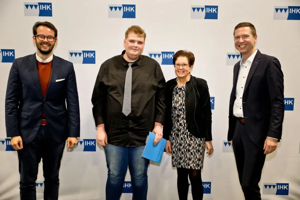 Gruppenfoto bei einer IHK-Veranstaltung.